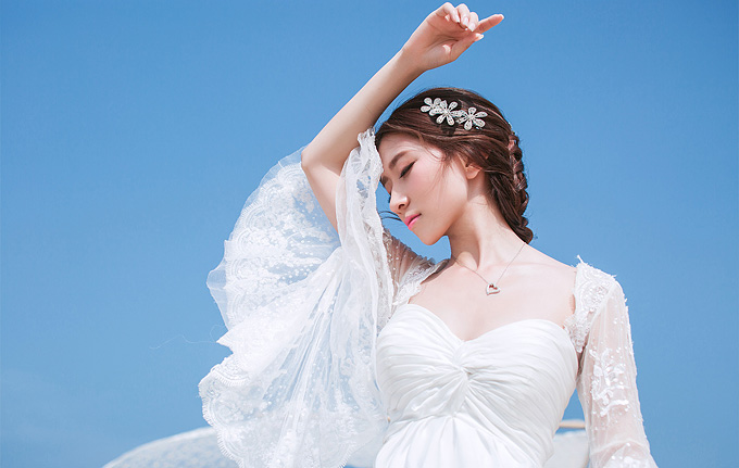 三亚海边婚纱唯美新娘造型